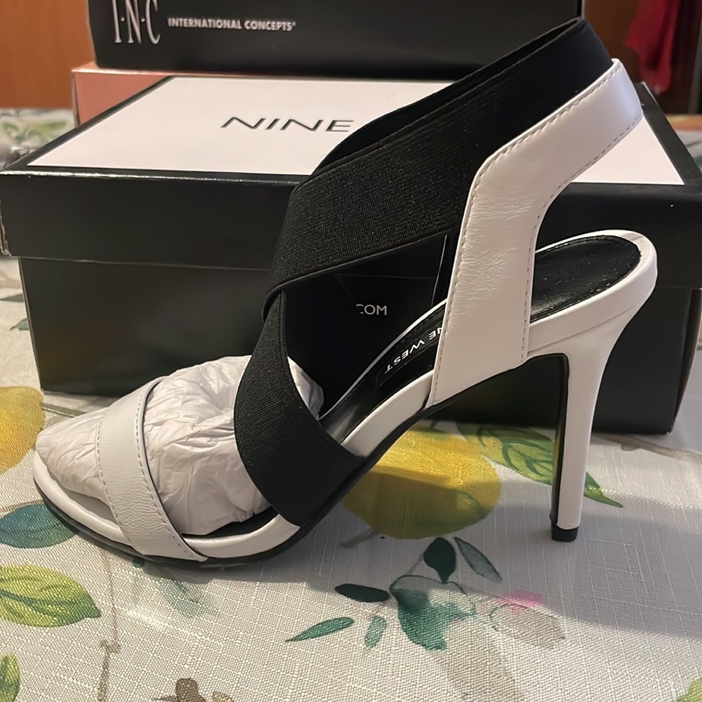 Never wore - Picture 2 of 3